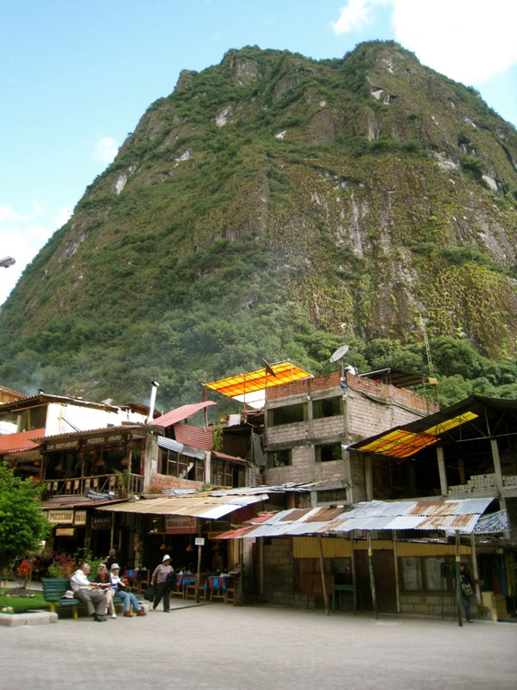 Peru Machu Pichu ramshackle town