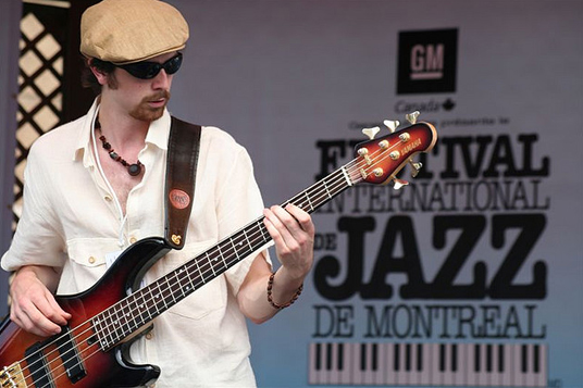 Quebec Jazz Festival guitar player 