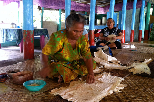 Handmade Samoa Siapo Making