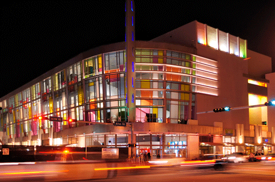 Lincoln Road Mall in Miami - Fashionable outdoor shopping and