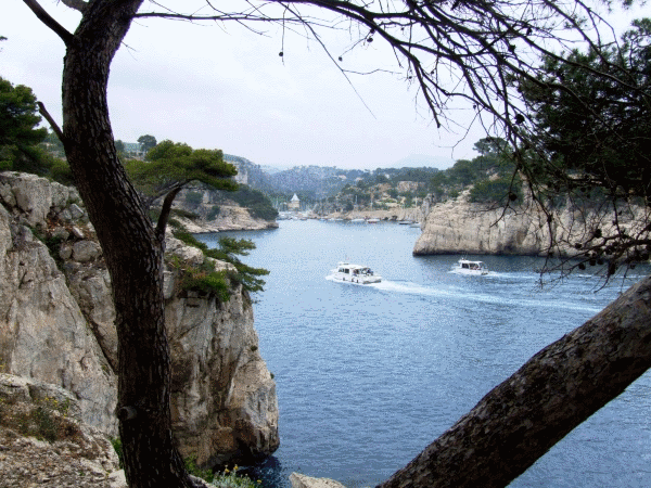 Boats between Marseilles and Cassis