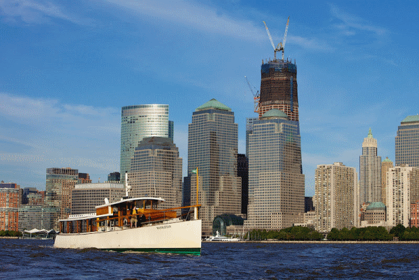 Manhattan Yacht By The City