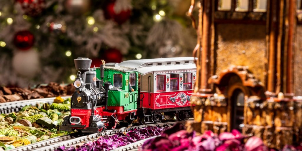 New York Botanical Gardens Holiday Train Show | TravelSquire