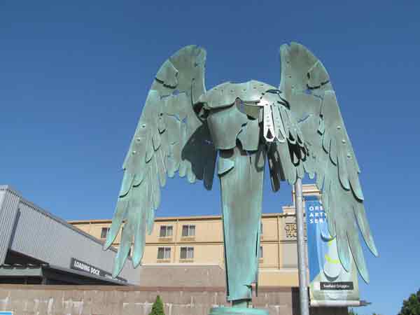 Bald Eagle Statue in Salem Oregon Photo by Doug Kerr