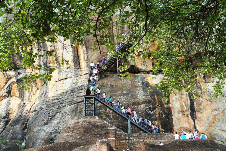The-Sigiriya-Climb-OPT