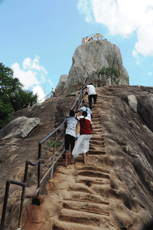 Climbing-the-Mihinthale-Temple-Complex