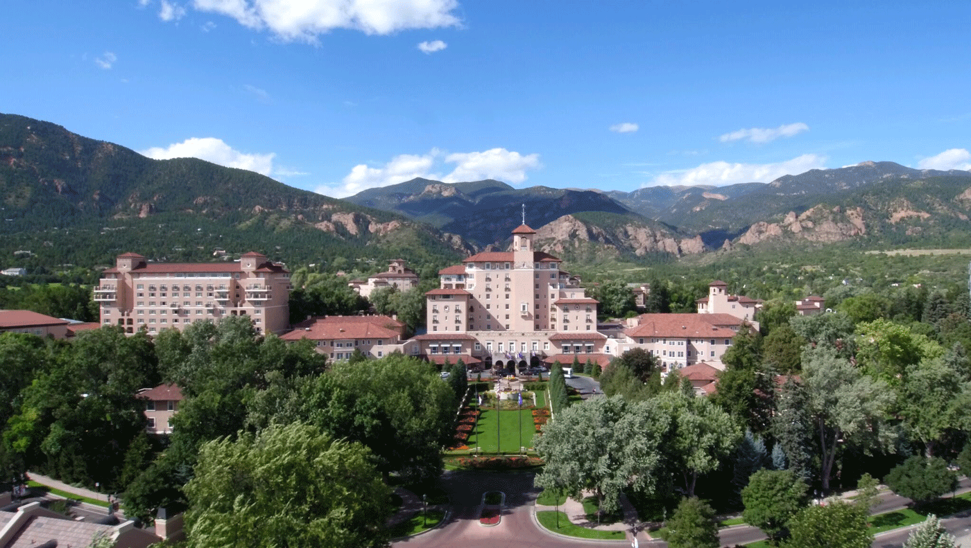 #1-The-Broadmoor-with-Cheyenne-Mountain-as-backdrop