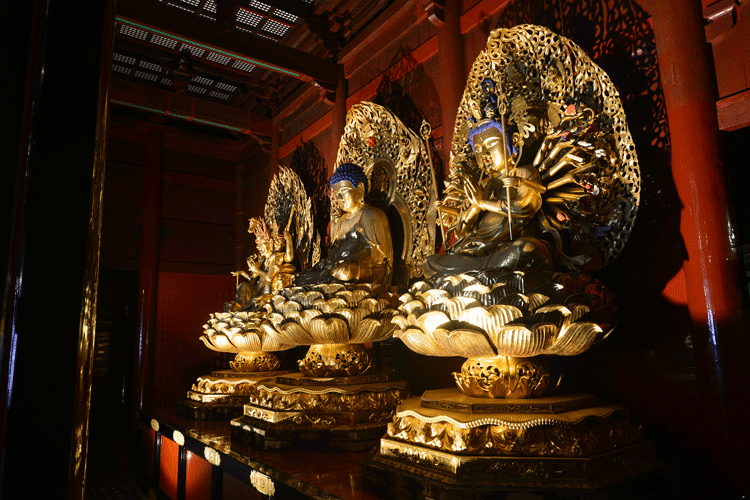 Rinnoji Temple Budhas