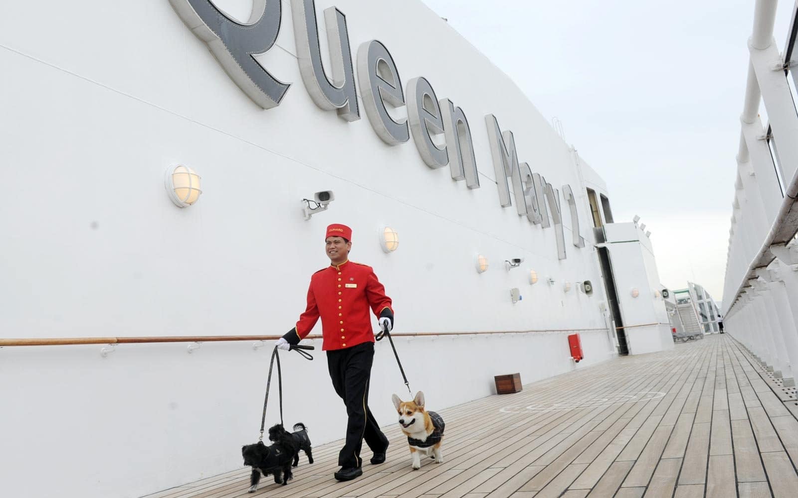 The Queen Mary 2 sails Australia on TravelSquire.com