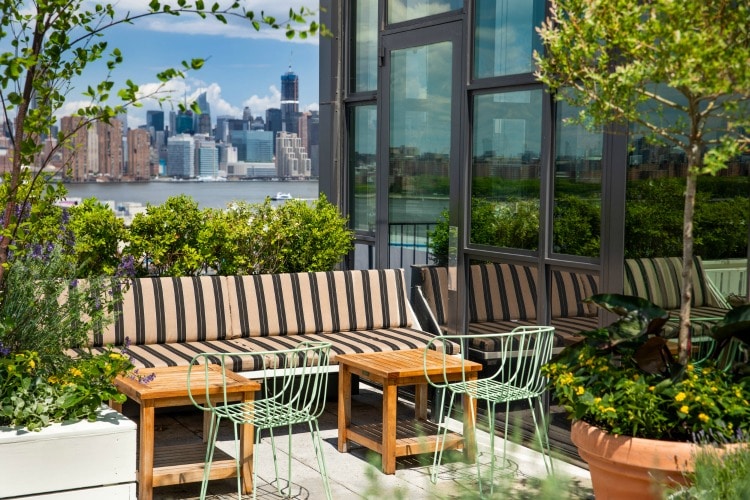 Rooftop bars in New York on TravelSquire