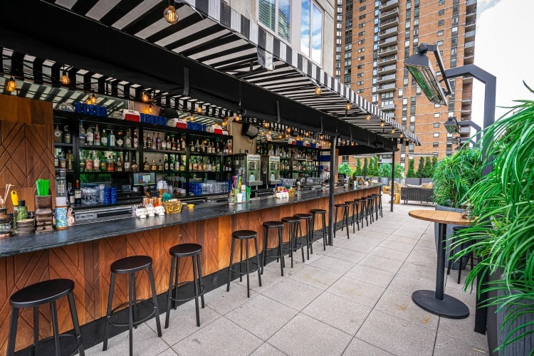 Roof top bars in New York on TravelSquire