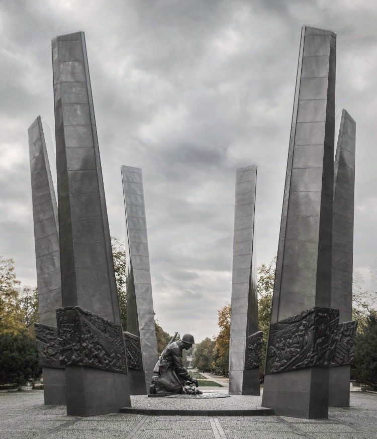 Sapper Monument in Warsaw on TravelSquire