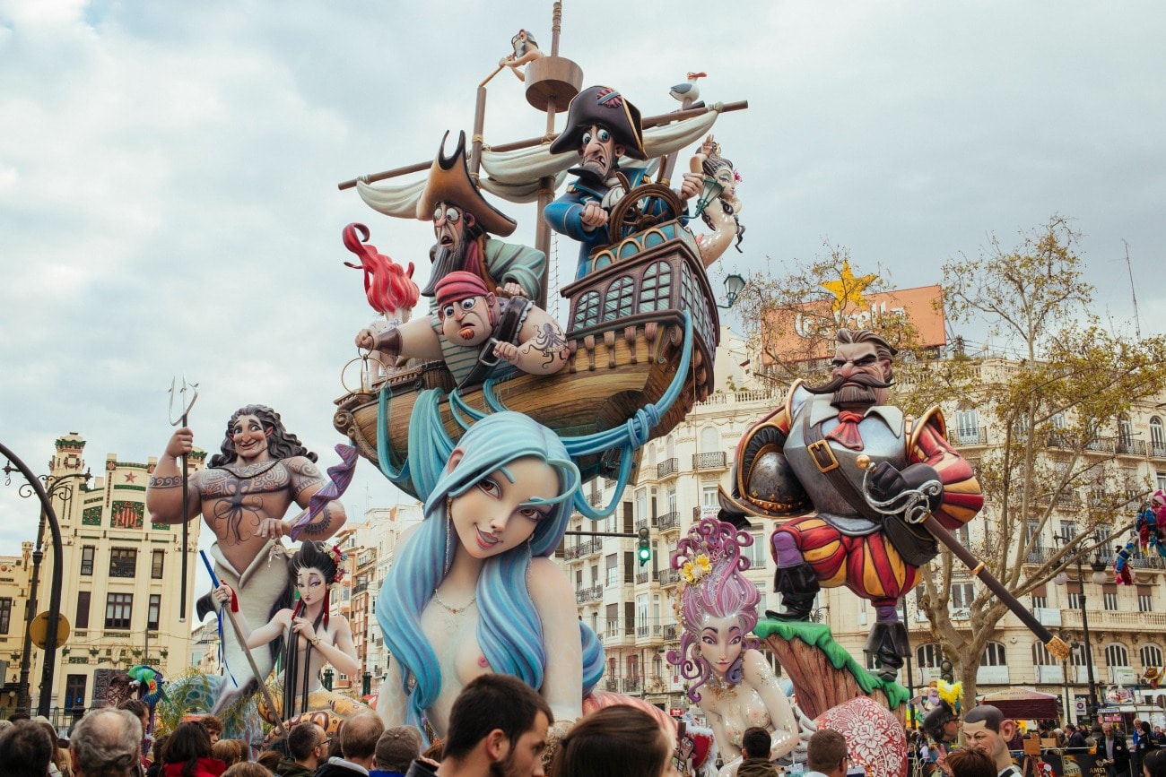 las-fallas-festival-where-culture-pyrotechnics-converge-travelsquire