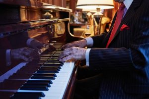 Pianist at the Library Bar on TravelSquire