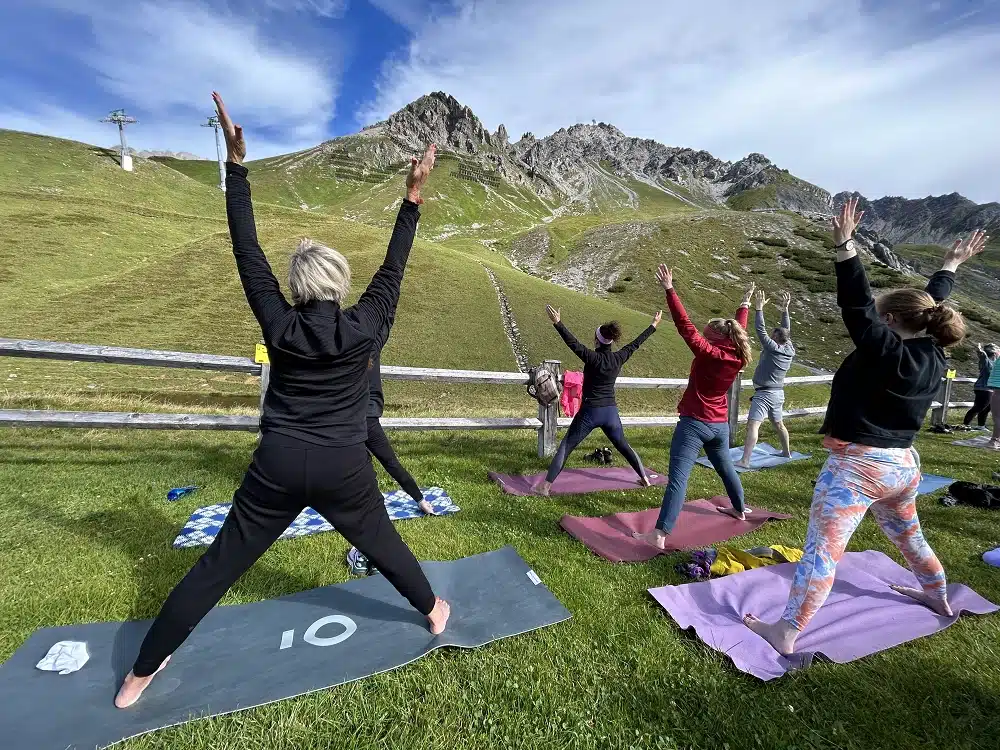 Organized-hike-to-yoga-1000