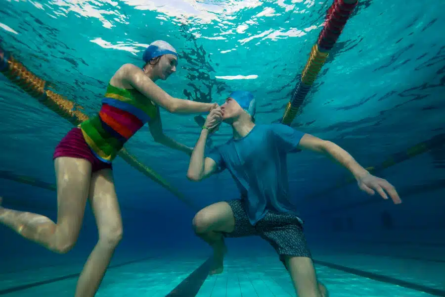 marriage proposal underwater