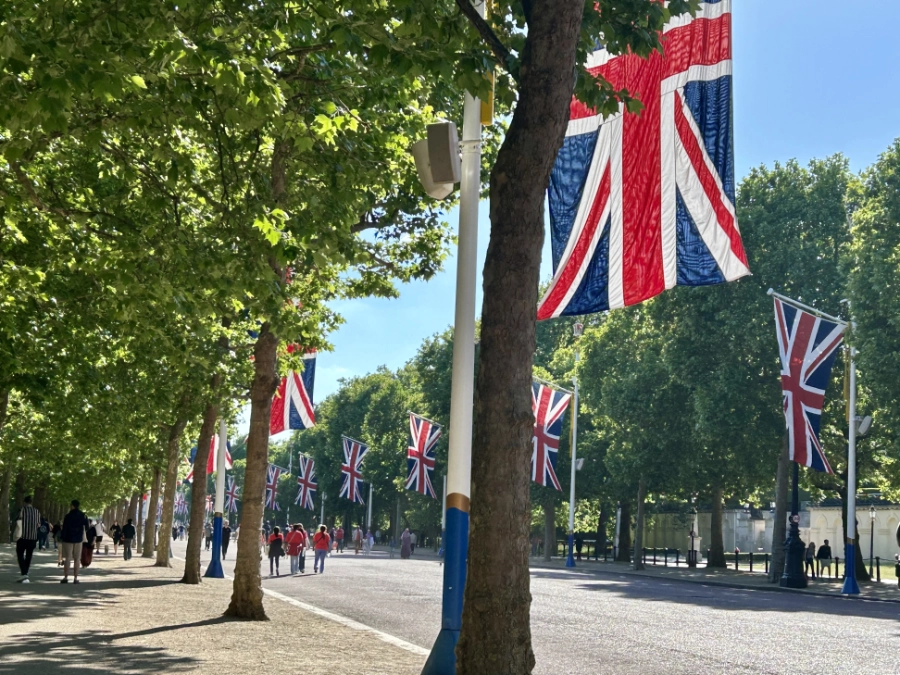 Mall leading to Buckingham Palace