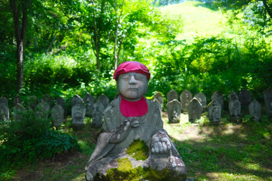 Nagano Hakuba Hyakutai Kannon statues: Jizo