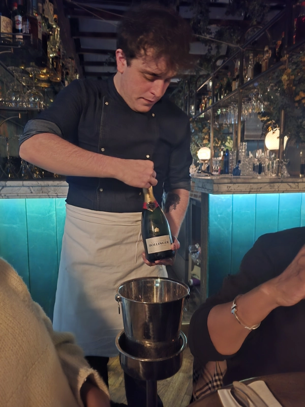 Champagne being served at Pink Mamma