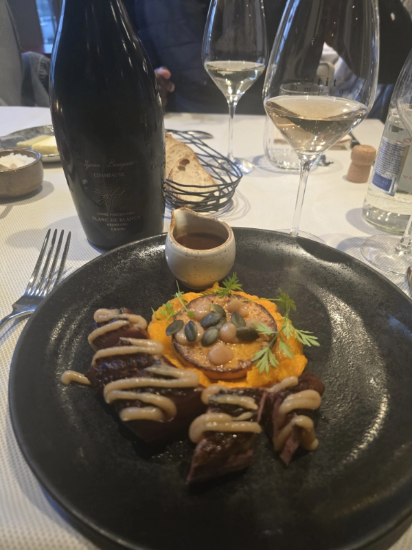 Dinner and a bottle of Maison Pertetule at Le Petit Comptoir